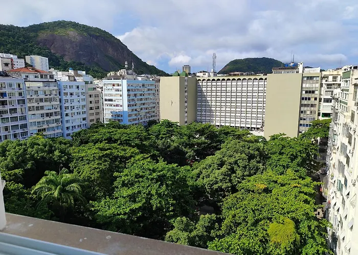A Uma Quadra Da Praia De Copacabana Rio de Janeiro